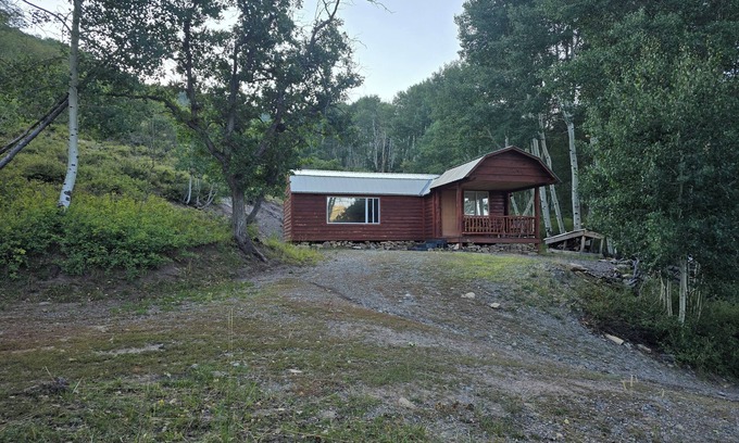 Monticello Cabina | Lake Log Cabin Getaway