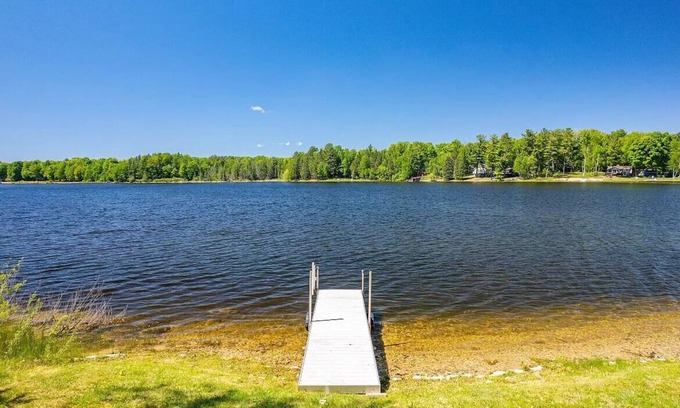 Johannesburg Casa | Lake Louise Waterfront - Sleeps 8 - Pets Welcome - Kayaks + Snow Trails Nearby