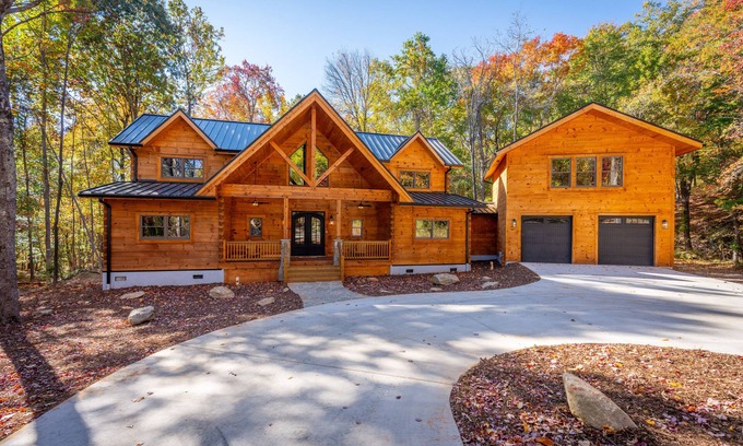 Lake Lure Cabina | Lake Lure's Newest Luxury Log Cabin Behind The Gates of Rumbling Bald Resort!