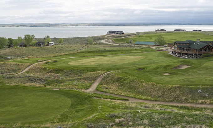 Brule Casa | Lake Mac House en el hoyo 18 del Bayside Golf Club