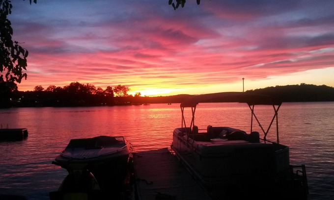 Mahopac Casa | Lake Mahopac House with lakefront & pontoon boat