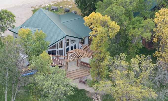 The Narrows Casa | Lake Manitoba Narrows - Lovely Lakefront Cottage