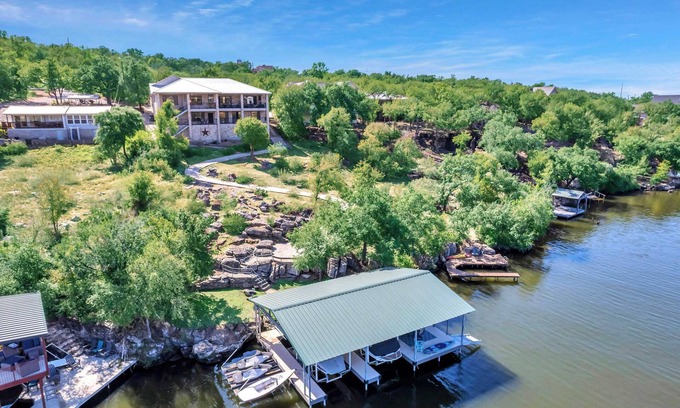 Marble Falls Casa | Lake Marble Falls on The Rocks | Concierge Service | New Listings