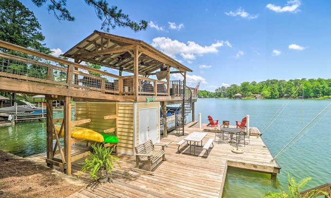 Little Kowaliga Cabina | ¡NUEVO! Lake Martin Cabin con muelle de lujo y kayaks!
