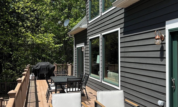 Mohawk Cabina | Lake Medora waterfront retreat 4.5 miles from Copper Harbor!