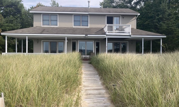Manistee Casa | Lake Michigan Beachfront Home de 4 dormitorios con fantásticas vistas al lago y playa enorme