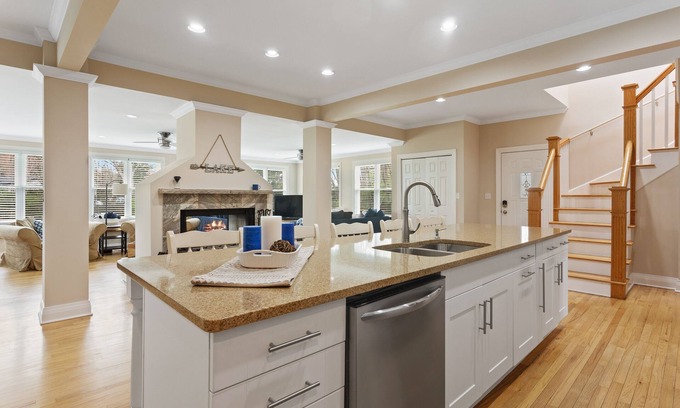 Union Pier Casa | Lago Michigan al otro lado de la calle, bañera de hidromasaje para 6 personas, patio enorme