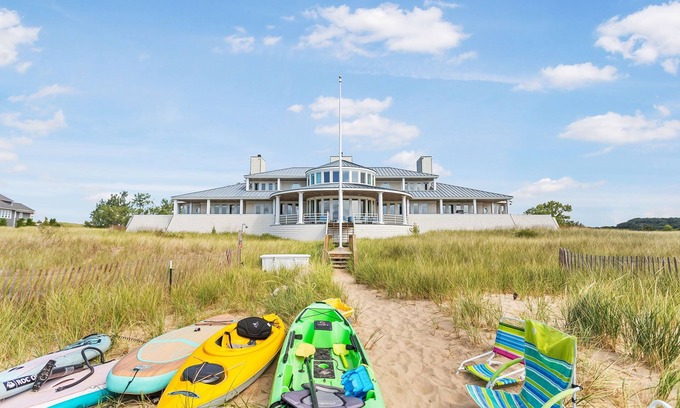 Saugatuck Casa | Lake Michigan & channel, Saugatuck. 8 bedrooms, heated pool in season, hot tub.