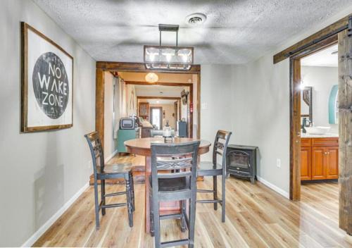Craig Beach Casa | Lake Milton 1 Block From Beach With A Hot Tub