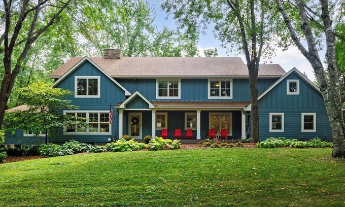 Minnetonka Beach Casa | Lake Minnetonka time! Fireplace,games,beach!