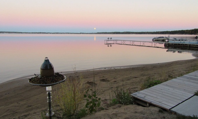 Lake City Cabaña | Linda casa de campo de 3 habitaciones en todos los deportes en el Lago Missaukee, esperando a tu familia.