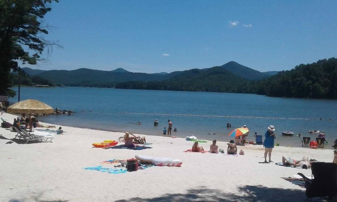 Young Harris Condominio | Lake & Mountain View Villa w/ Pool & Bonus Bunk Room!