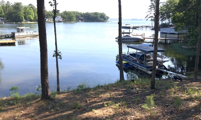 Gilbert Casa | Lake Murray lakefront/lake view RV camping/boating Short forest trail to shore