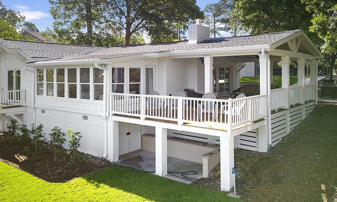 Chapin Cabaña | Lake Murray "Porch Cottage" in fantastic location. Private boat ramp.