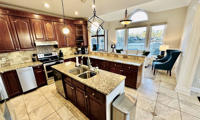 Lexington Casa | Lake Murray Retreat: Pool Bomb Island Views