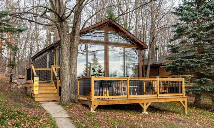 Muskoka Lakes Casa | Lake Muskoka 2-bedroom Cottage - Pier 100 #50