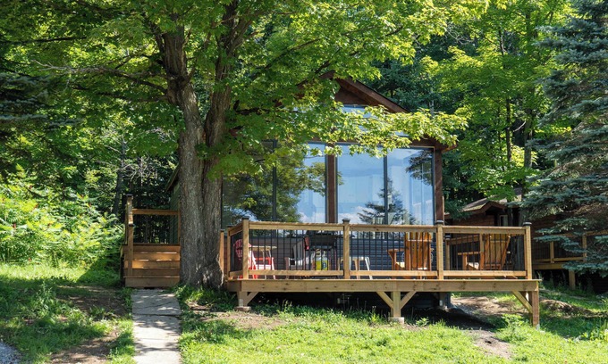 Muskoka Lakes Cabaña | Lake Muskoka Deluxe 2-bdrm Cottage - Pier 100 #60