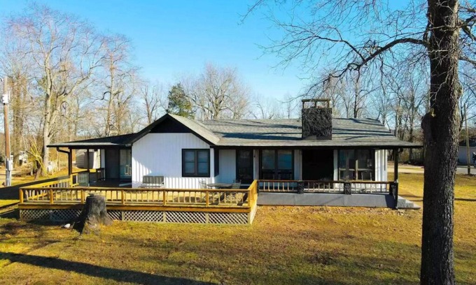 Henderson Casa | Lake Norfork view and easy access from this remodeled oasis that sleeps 14!
