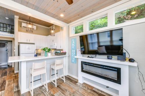 Sherrills Ford Casa | Lake Norman Getaway with Pool Access and Kayaking!