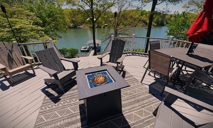 Blairsville Cabaña | LAKE NOTTELY - LAKEFRONT 4 Bedrooms - 3 Baths - Hot Tub - Private Dock