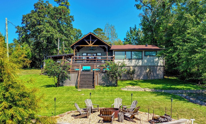 Jefferson Casa | Lake O' the Pines Home w/Fire Pit in Jefferson!