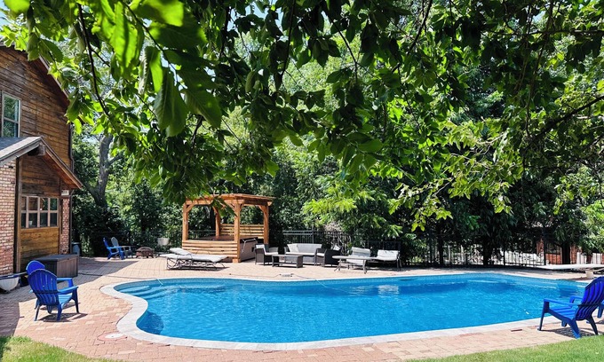Warr Acres Casa | Lake Oasis w/Pool, Hot tub, Gym