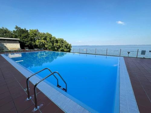 Padenghe sul Garda Apartamento | Lake Oasis with Pool OLD
