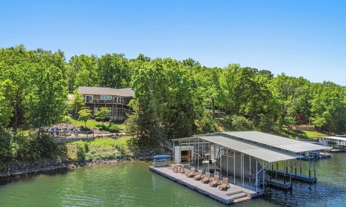Gravois Mills Casa | Lake of the Ozarks Luxury Waterfront Home: 5 BR with Private Dock and Open Slip