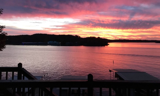 Linn Creek Casa | Lake of the Ozarks Lakefront Home with Amazing Views, Relax & Have Fun!