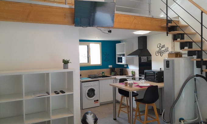 Saint-Pardoux Casa | Lake on foot! Bright studio+mezzanine, TV, WIFI, terrace, parking, near village