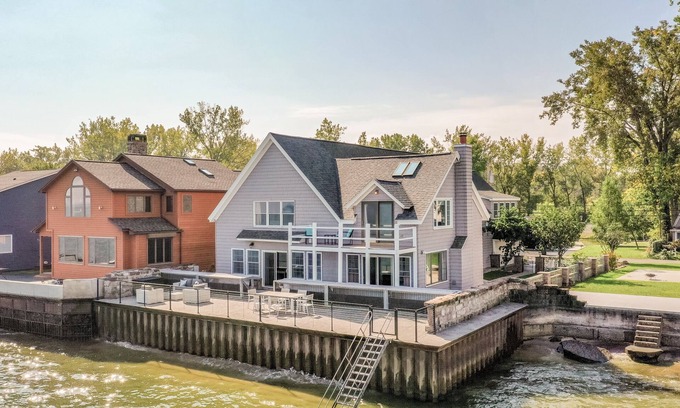 North Greece Casa | Lake Ontario Sleeps 16 Breathtaking sunset views