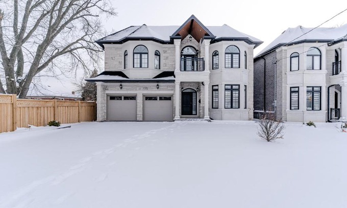 Bendale Casa | Lake Ontario Stylish Family-friendly House