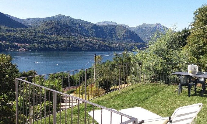 Crabbia Apartamento | LAGO ORTA - APARTAMENTO LAGO VISTA, PLAYA, JARDIN PRIVADO (PLANTA BAJA)