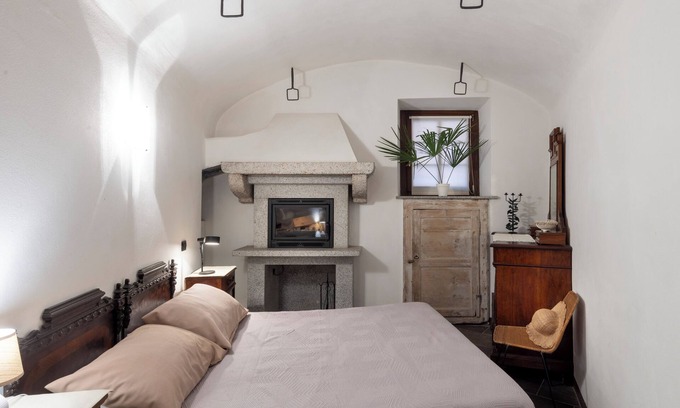 San Maurizio d'Opaglio Apartamento | Lake Orta family retreat with lakefront garden