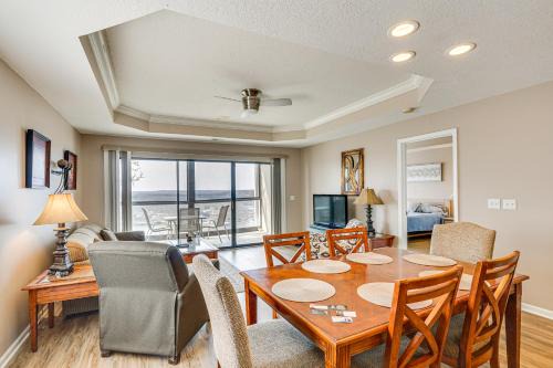 Lake Ozark Apartamento | Lake Ozark Condo Rental with View and Pool Access!