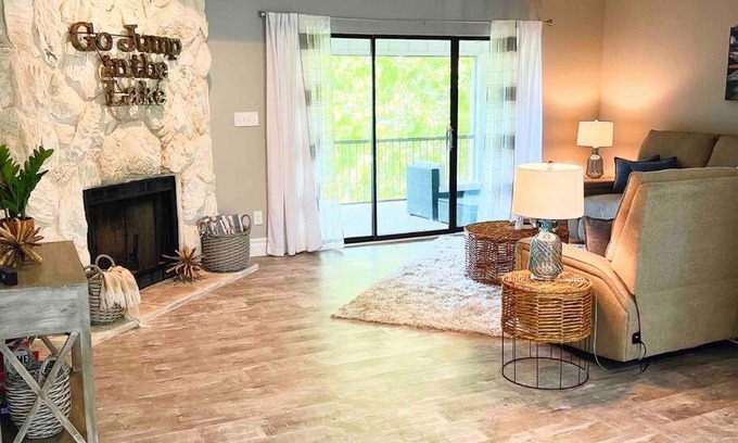 Lake Ozark Apartamento | Lake Ozark, King Suite, Indoor Pool, Golf, Fishing