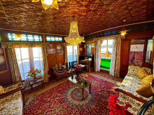 Dal Lake Hotel | Lake Palace Group Of House Boats