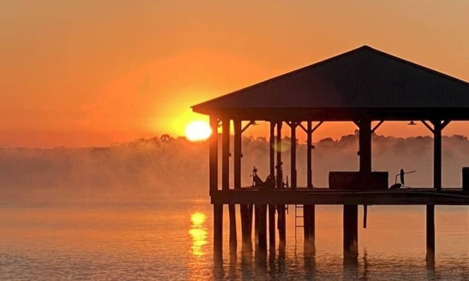 Berryville Casa | Lake Palestine-fishing, swimming, kayaks, pet friendly - Early Check-in!