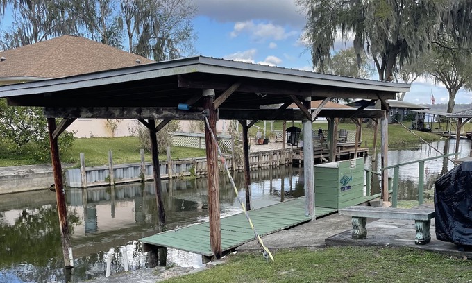 Lake Panasoffkee Casa | Lake Panasoffkee Canal Home