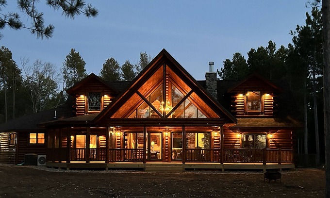 Nekoosa Cabina | Lake Petenwell waterfront cabin, minutes from Sand Valley - NEW