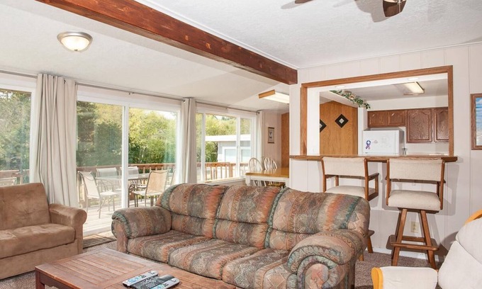 Otis Casa | Lake Point Hideaway