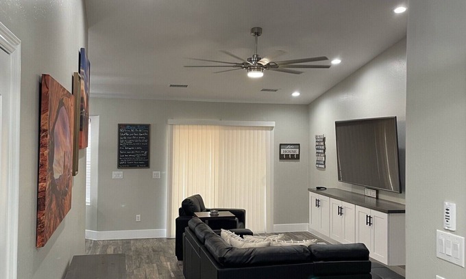 Page Casa | Lake Powell Modern Remodeled VRBO - 3BR, 2BA minutes to Lake and Restaurants!