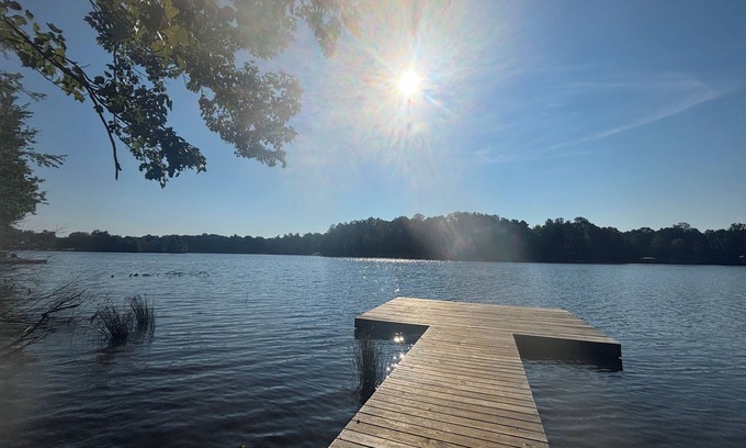 Hillsborough Casa | Lake Retreat in Hillsborough, NC