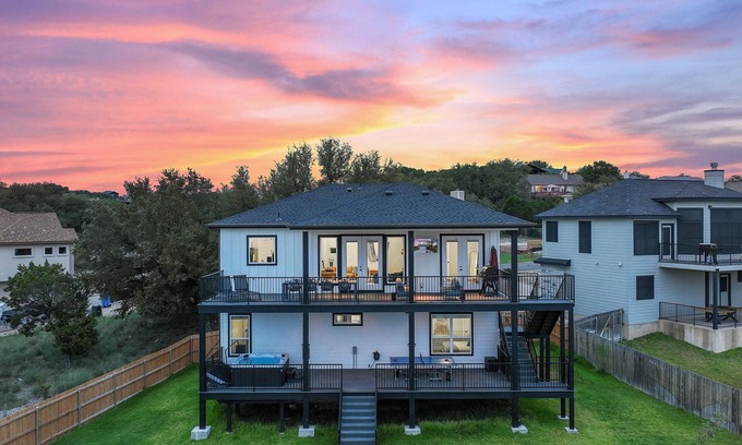 Waterford On Lake Travis Casa | Lake Retreat w Private Hot Tub, Lake Views, Boat Parking & Local Store Access!