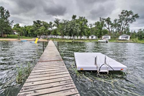 Dent Casa | Lake Retreat with Dock, Deck and BBQ, BYO Boat!
