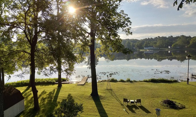 Howe Casa | Lake Retreat With Hot Tub