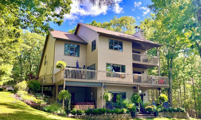 Baldwin Casa | Lake Retreat with spa & private beach! 😎🏝