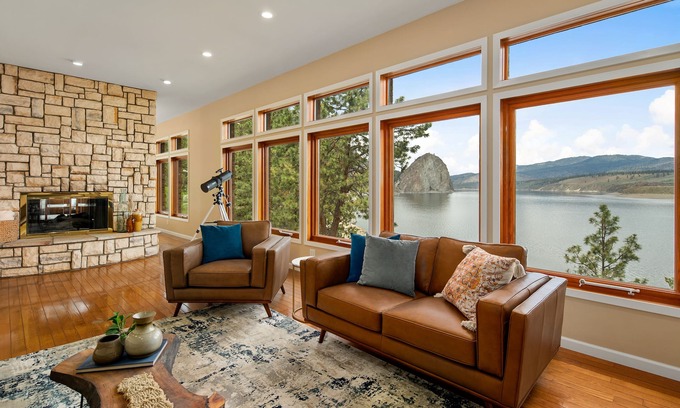 Wilbur Casa | Lake Roosevelt's Whitestone Rock Retreat-Corporate and personal retreat space