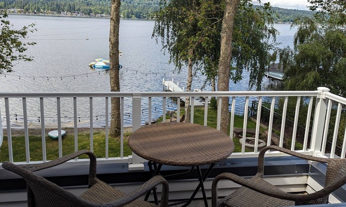Sammamish Apartamento | Lake Sammamish Waterfront 2 BR Apartment