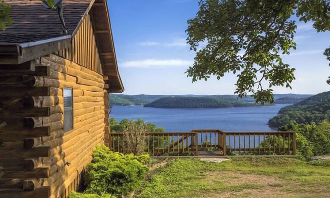 Sylvan Shores Cabina | Lake Shore Cabin en Beaver Lake con muelle y cubierta de baño